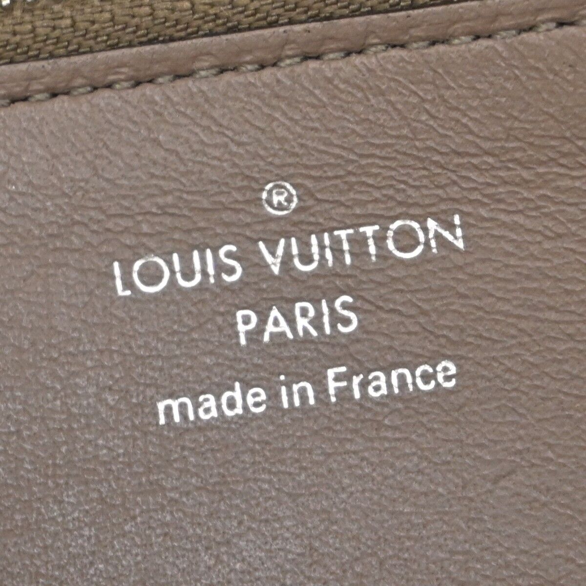 LOUIS VUITTON Portefeuille Comete Long Wallet Leather Magnolia M60148 38GA973