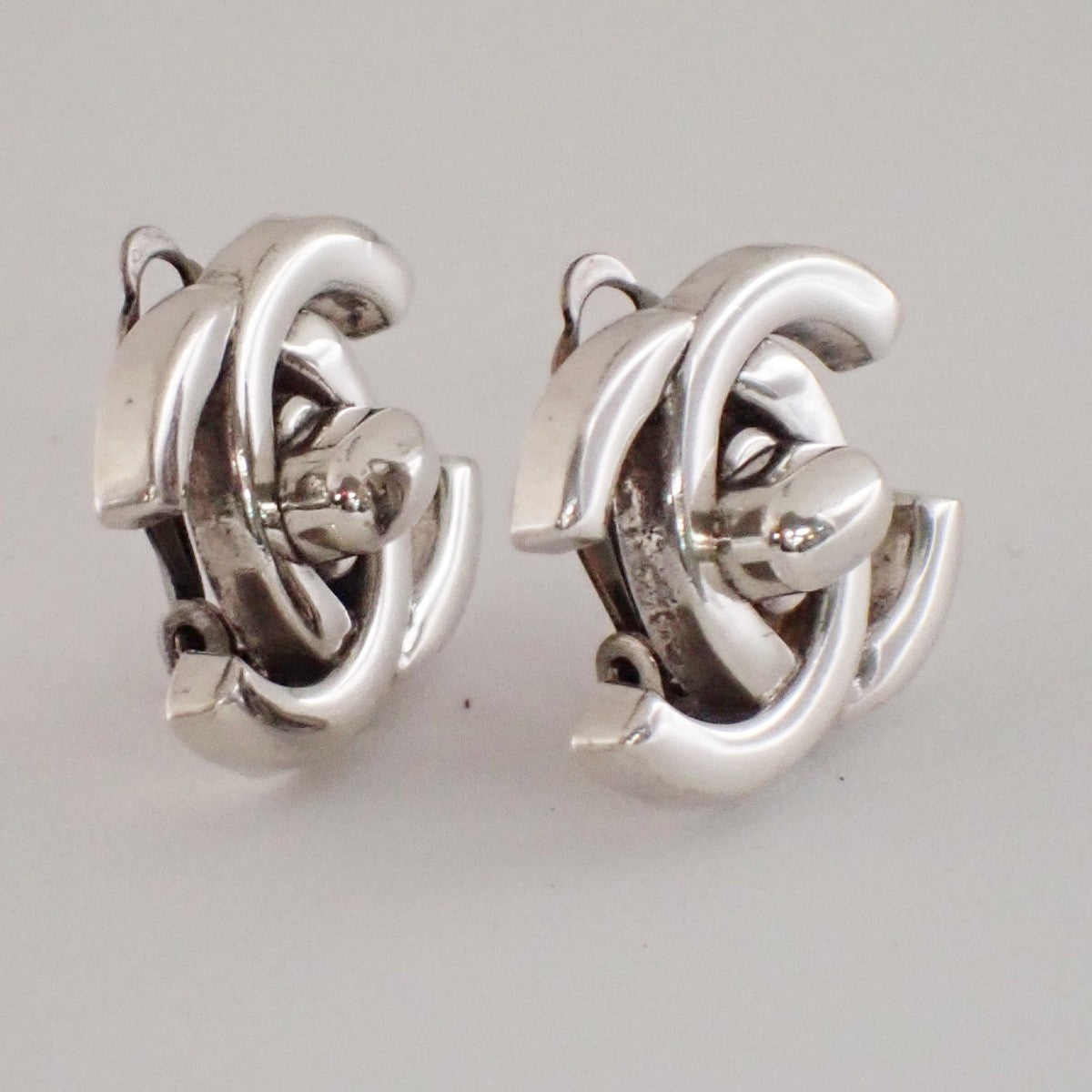 CHANEL CC Logo Button Earring 96P Clip-On Silver-Plated France Vintage 76RL808