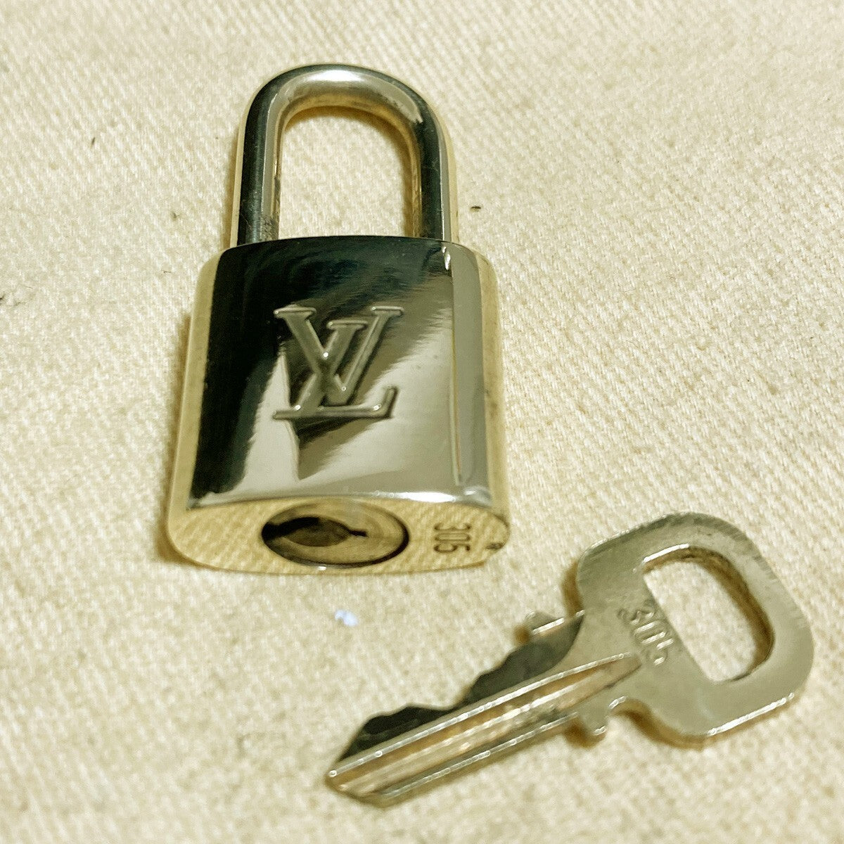 LOUIS VUITTON LV 10 SET PADLOCK KEY CHARM CADENA GOLD-PLATED FRANCE 80PDA218