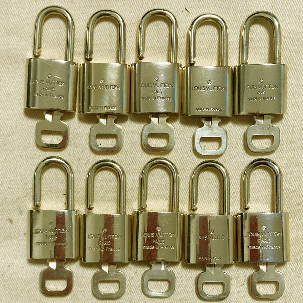 LOUIS VUITTON LV 10 SET PADLOCK KEY CHARM CADENA GOLD-PLATED FRANCE 37PDA155