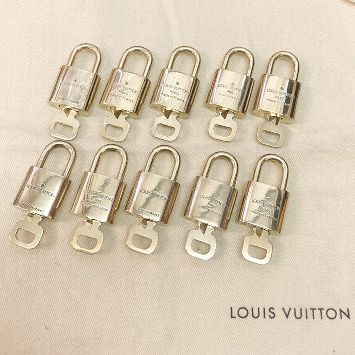 LOUIS VUITTON LV 10 SET PADLOCK KEY CHARM CADENA GOLD-PLATED FRANCE 34JF228