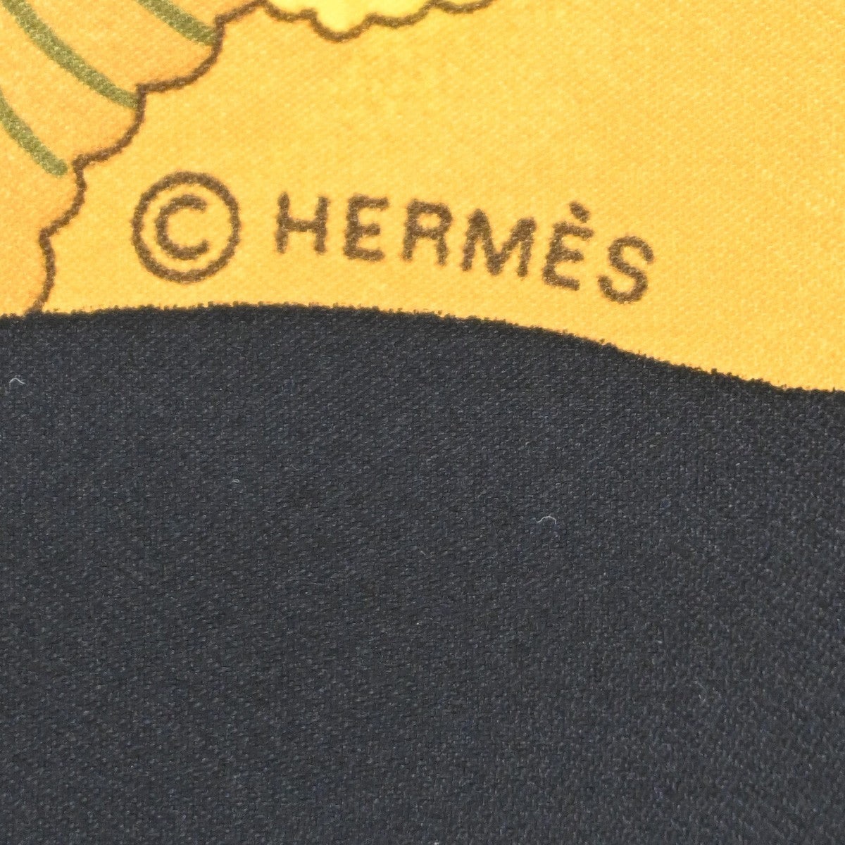 HERMES XL Carre Scarf Soleil de soie 100% Silk Black Gold Red France 69RL752