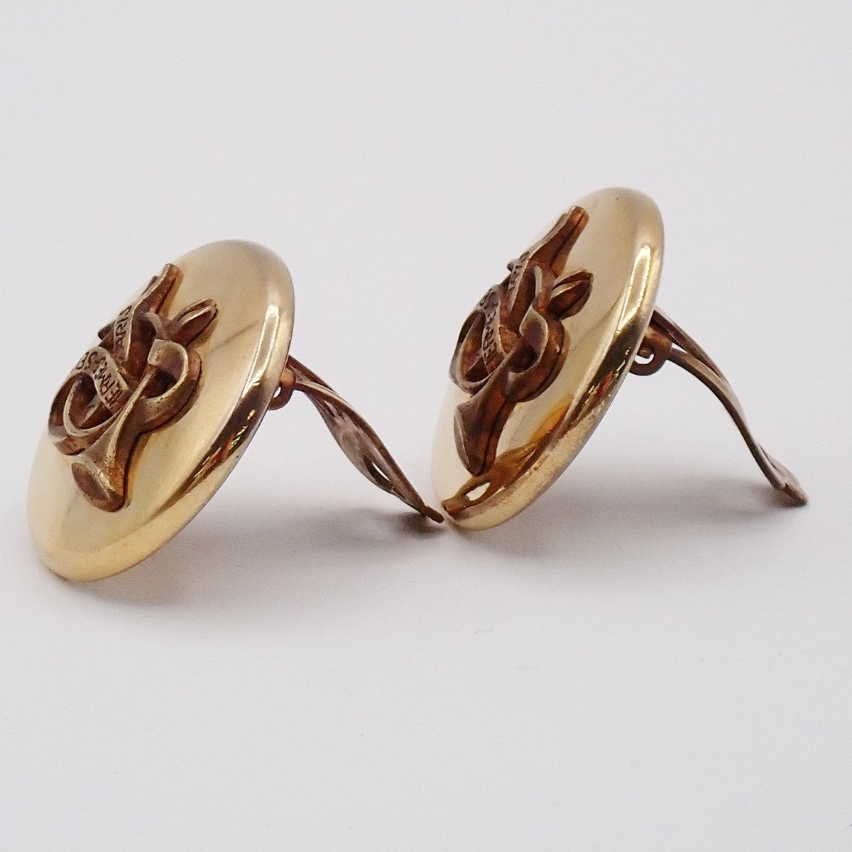 HERMES Logo Horn Sellier Trumpet and Ribbon Motif Earrings Clip-On Gold 01YH840