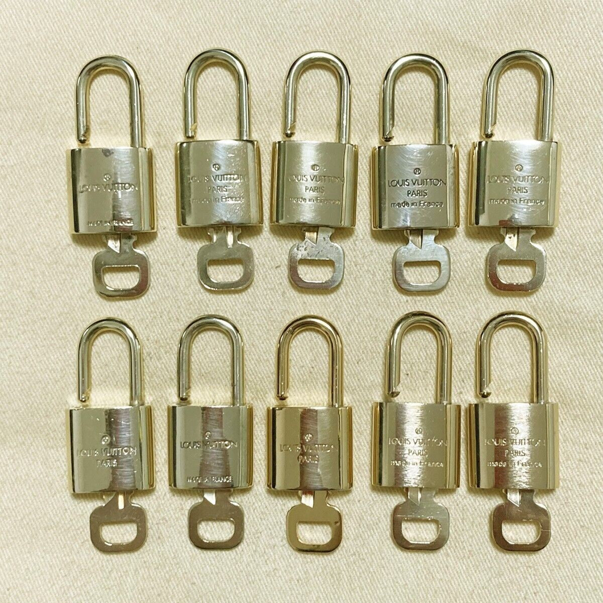 LOUIS VUITTON LV 10 SET PADLOCK KEY BAG CHARM CADENA GOLD PLATED FRANCE 37PDA094
