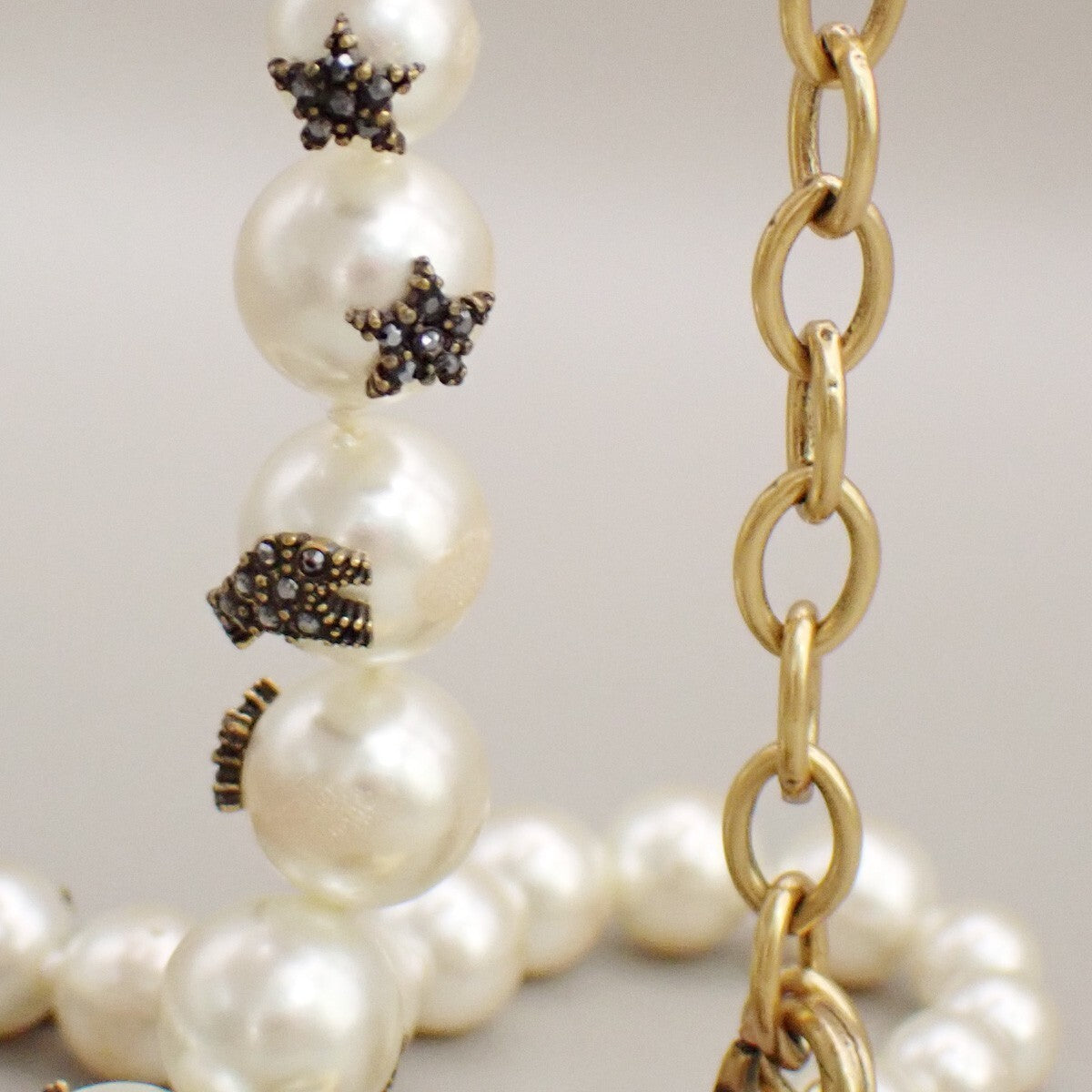CHRISTIAN DIOR Logo Tribal Imitation Pearl Necklace White Gold 88RK382