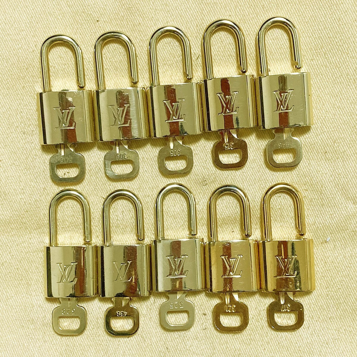 LOUIS VUITTON LV 10 SET PADLOCK KEY CHARM CADENA GOLD-PLATED FRANCE 31PDA198