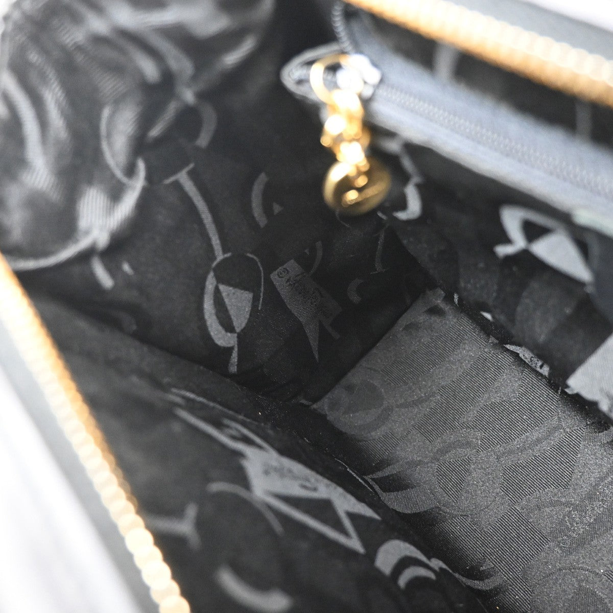 SALVATORE FERRAGAMO Logo Vara Shoulder Bag Canvas Leather Black Italy 65KP605
