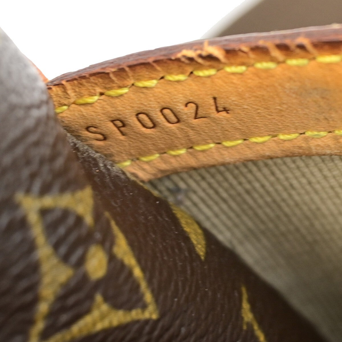 LOUIS VUITTON Reporter PM Crossbody Shoulder Bag Monogram Leather M45254 04FB434