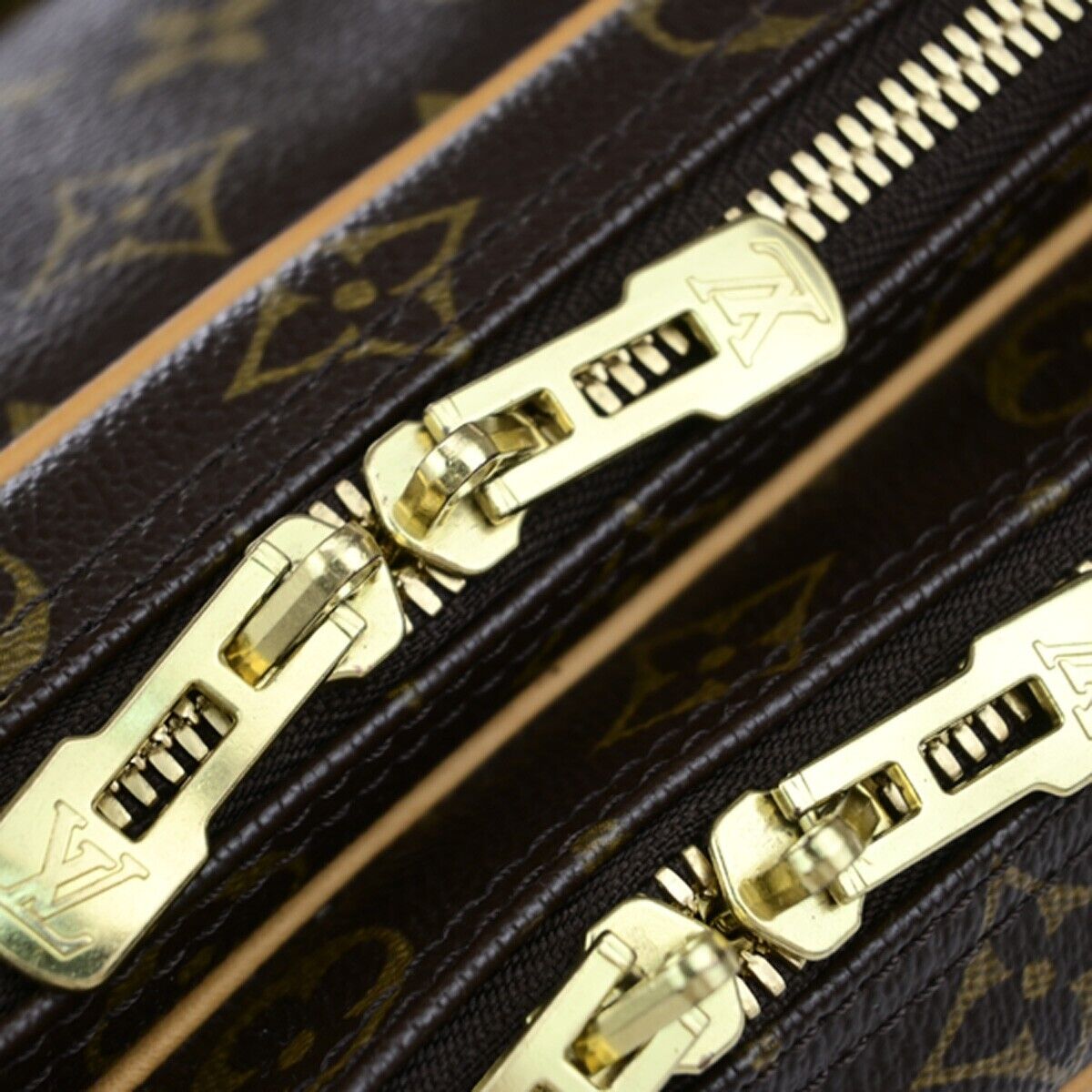 LOUIS VUITTON Reporter GM Crossbody Shoulder Bag Monogram Leather M45252 85EC522