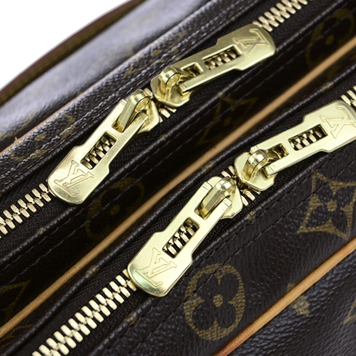 LOUIS VUITTON Reporter GM Crossbody Shoulder Bag Monogram Leather M45252 85EC522