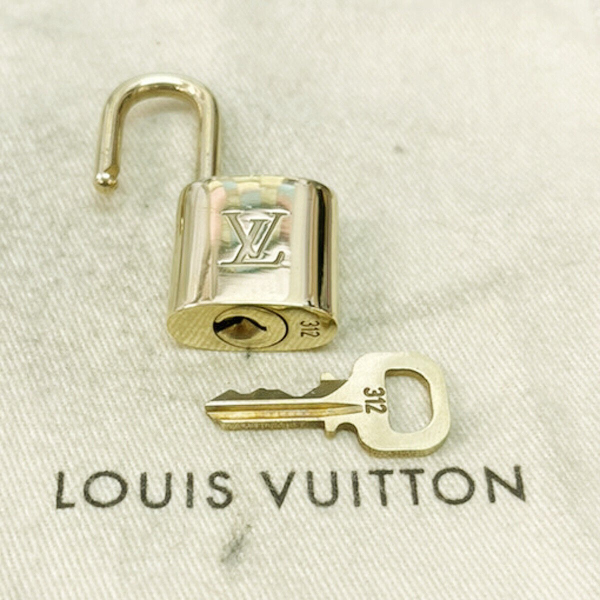 LOUIS VUITTON LV 10 SET PADLOCK KEY CHARM CADENA GOLD-PLATED FRANCE 35JF465