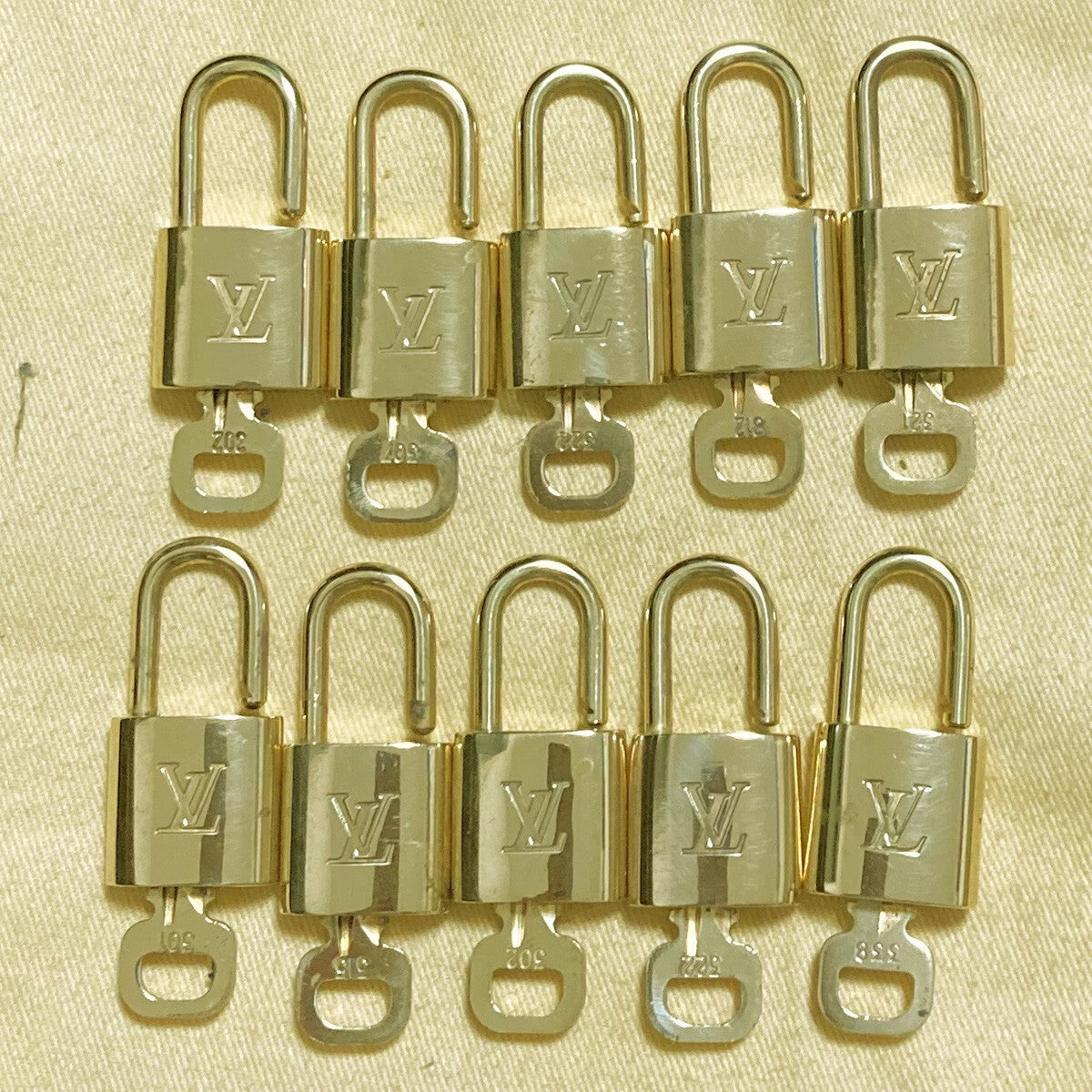 LOUIS VUITTON LV 10 SET PADLOCK KEY CHARM CADENA GOLD-PLATED FRANCE 31PDA232