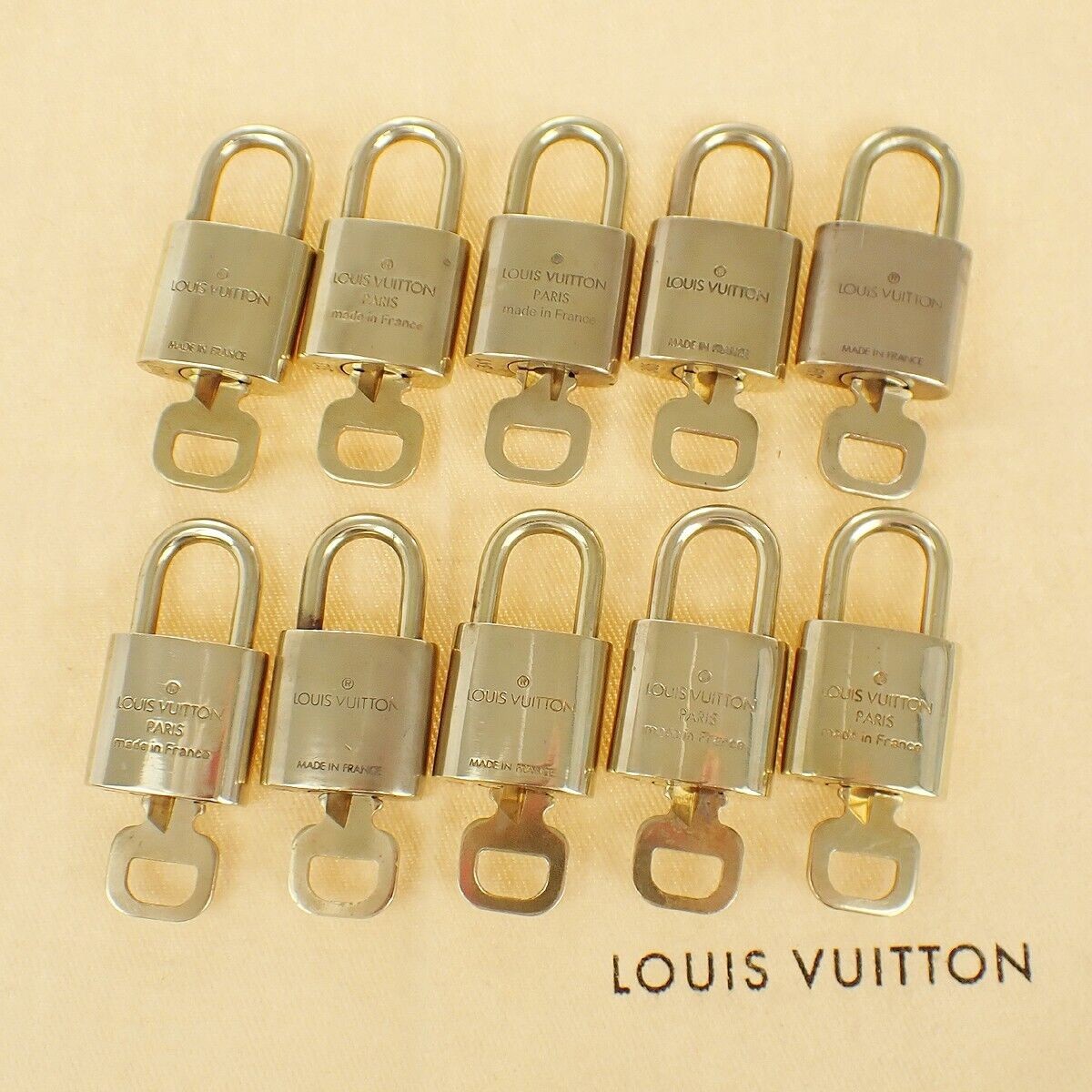 LOUIS VUITTON LV 10 Set Padlock cadena Key Bag Charm Gold Plated France 35YE760