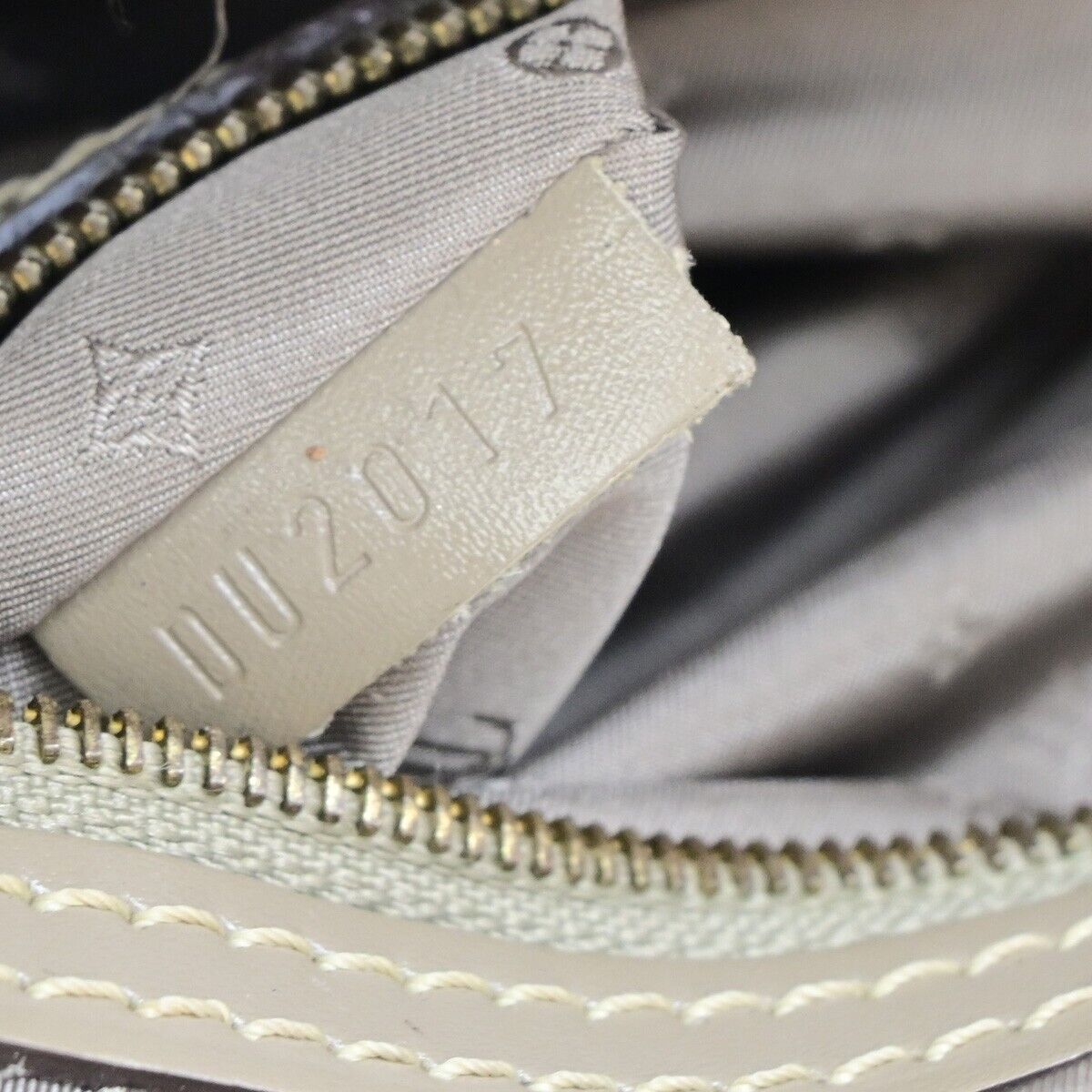 LOUIS VUITTON LV Logo Lockit Hand Bag Suhali Leather Gray GHW M91790 89ED054