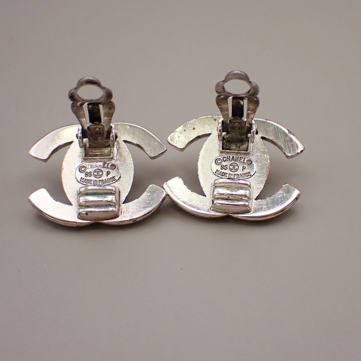 CHANEL CC Logo Button Earrings 96P Clip-On Silver-Plated France Vintage 85RL396