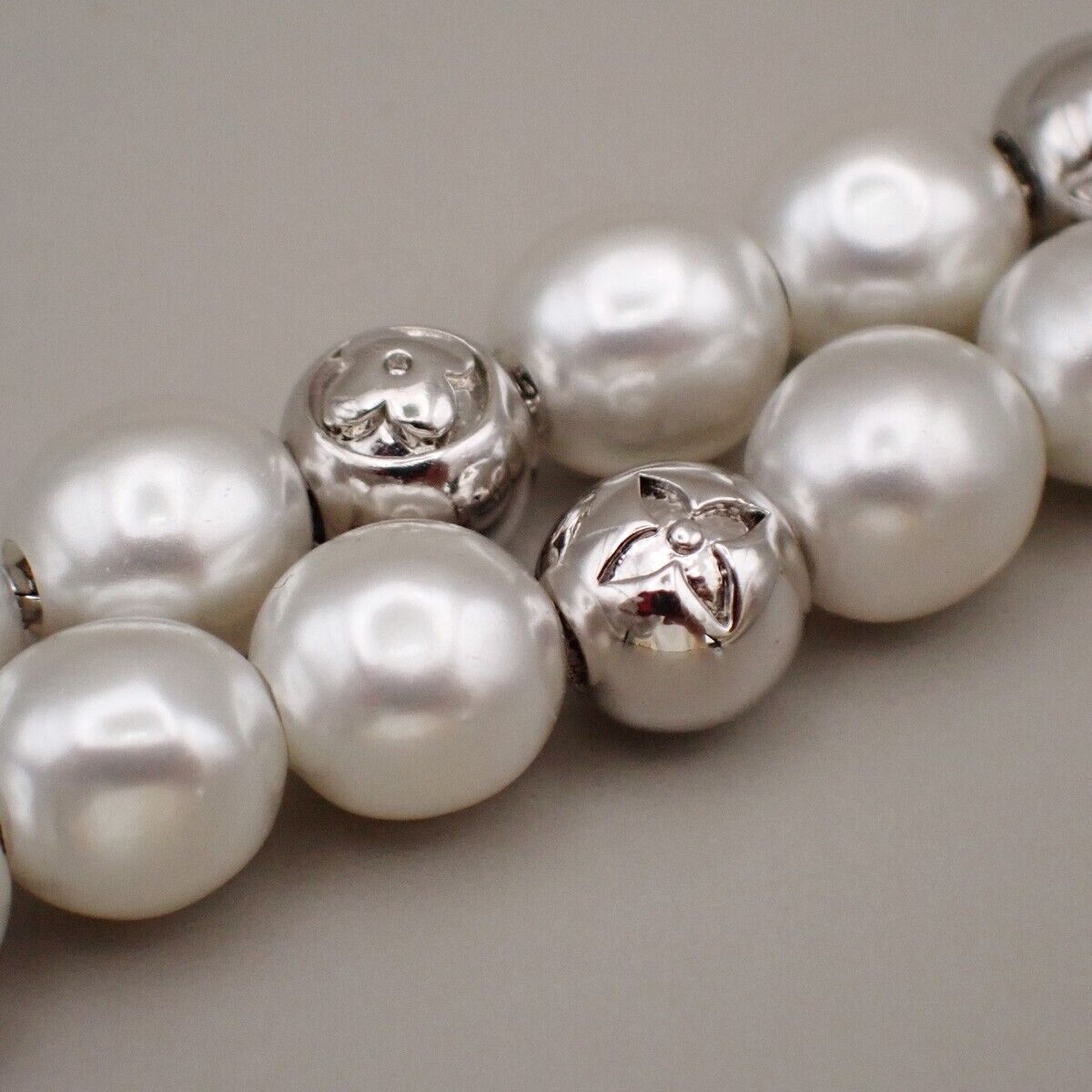 LOUIS VUITTON Chain Bracelet Imitation Pearl Silver Accessory M0996A 75RK008