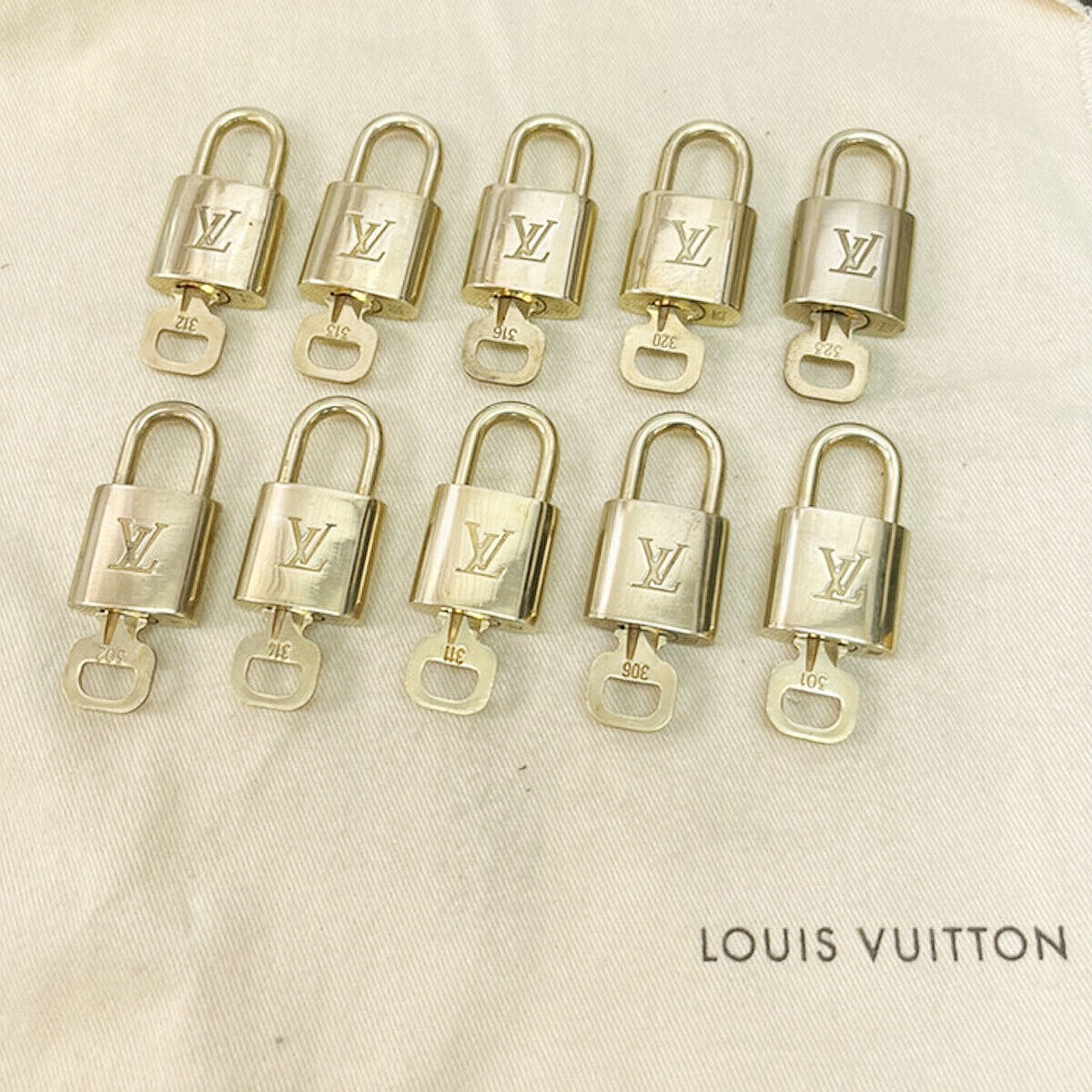 LOUIS VUITTON LV 10 SET PADLOCK KEY CHARM CADENA GOLD-PLATED FRANCE 35JF455