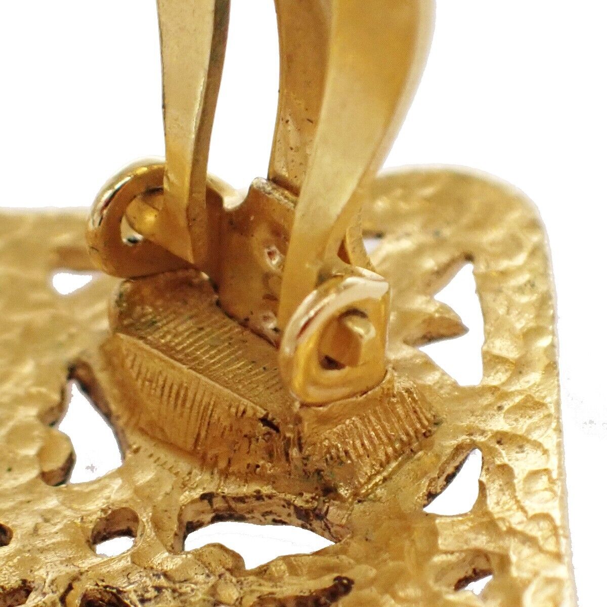 CHANEL CC Logo Diamond Shaped Button Earrings Clip-On Gold Accessory 89RJ702