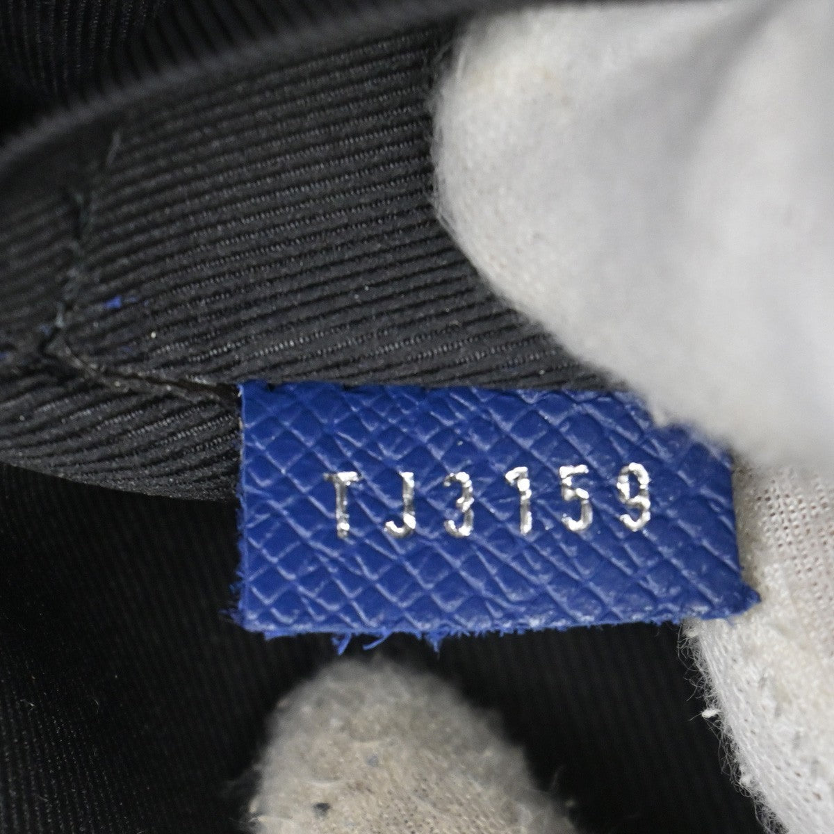 LOUIS VUITTON Discovery Backpack Taiga Llama Blue SHW M30229 99KB807