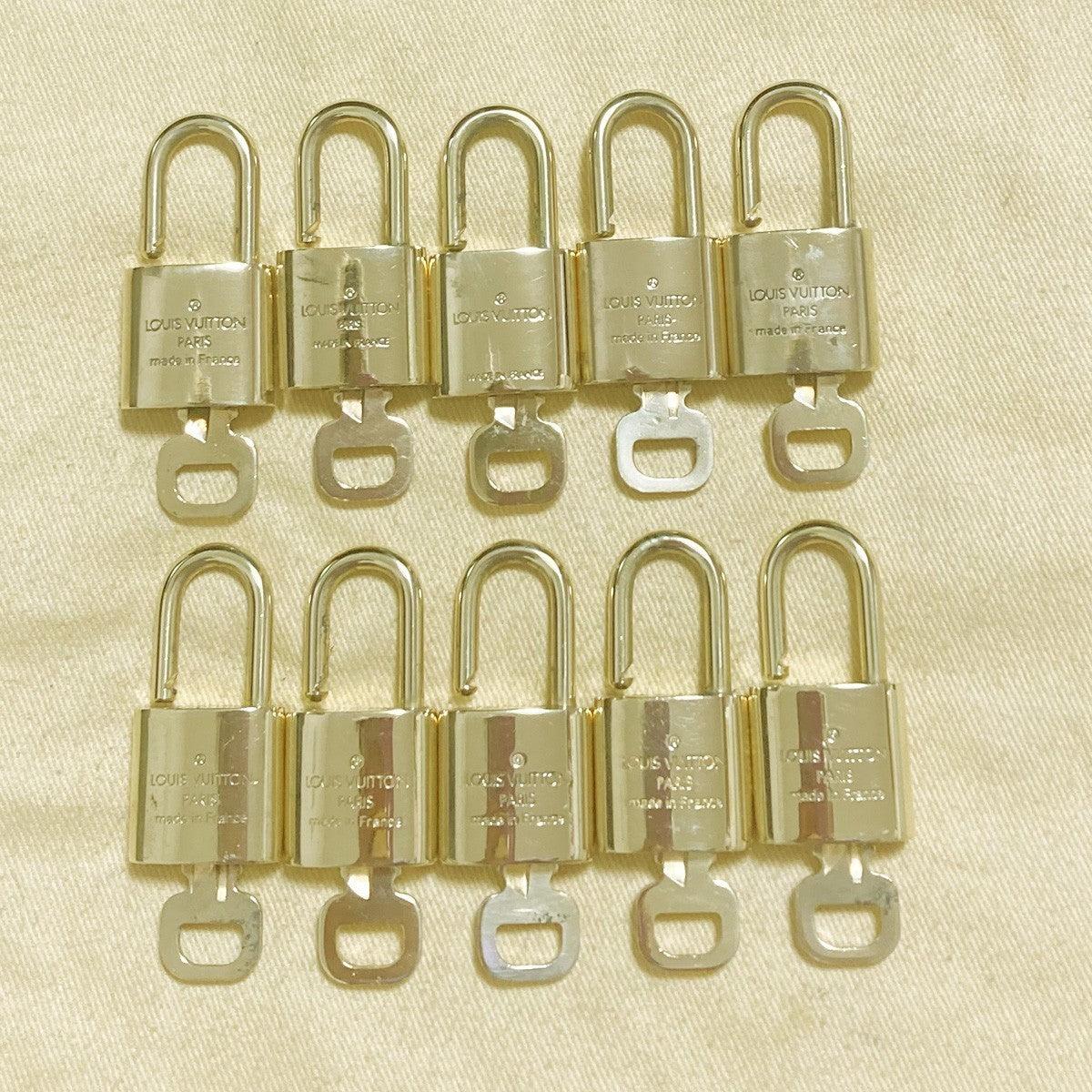 LOUIS VUITTON LV 10 SET PADLOCK KEY CHARM CADENA GOLD-PLATED FRANCE 37PDA276