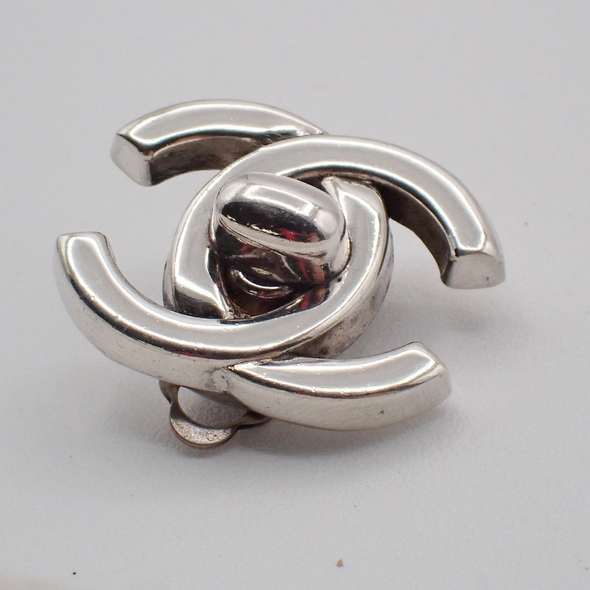 CHANEL CC Logo Button Earring 96P Clip-On Silver-Plated France Vintage 76RL808