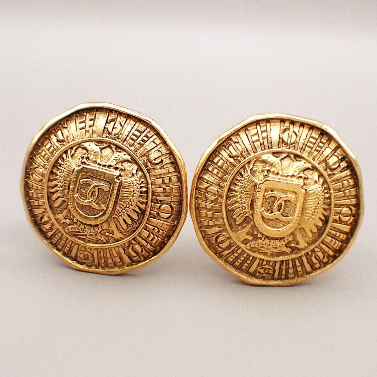 CHANEL CC Logo Emblem Round Earrings Clip-On Gold GHW France Vintage 34YG564