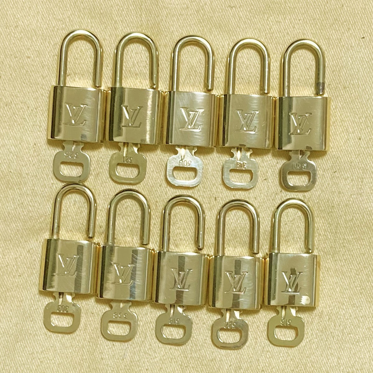 LOUIS VUITTON LV 10 SET PADLOCK KEY CHARM CADENA GOLD-PLATED FRANCE 37PDA246