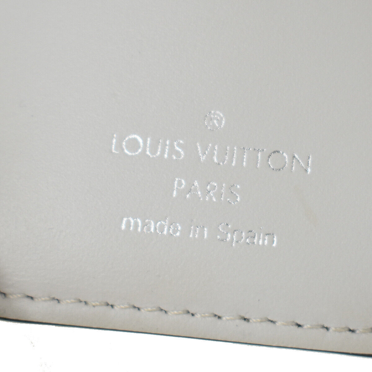LOUIS VUITTON Discovery Compact Trifold Mini White Taigarama WE M30899 35YC253