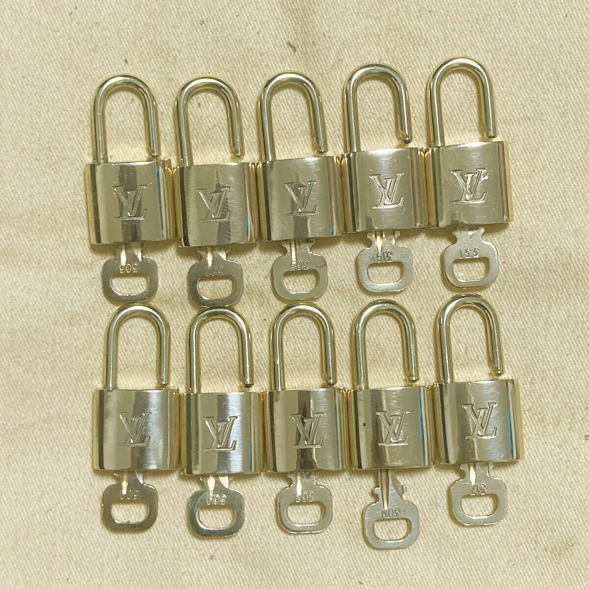 LOUIS VUITTON LV 10 SET PADLOCK KEY CHARM CADENA GOLD-PLATED FRANCE 62PDA159