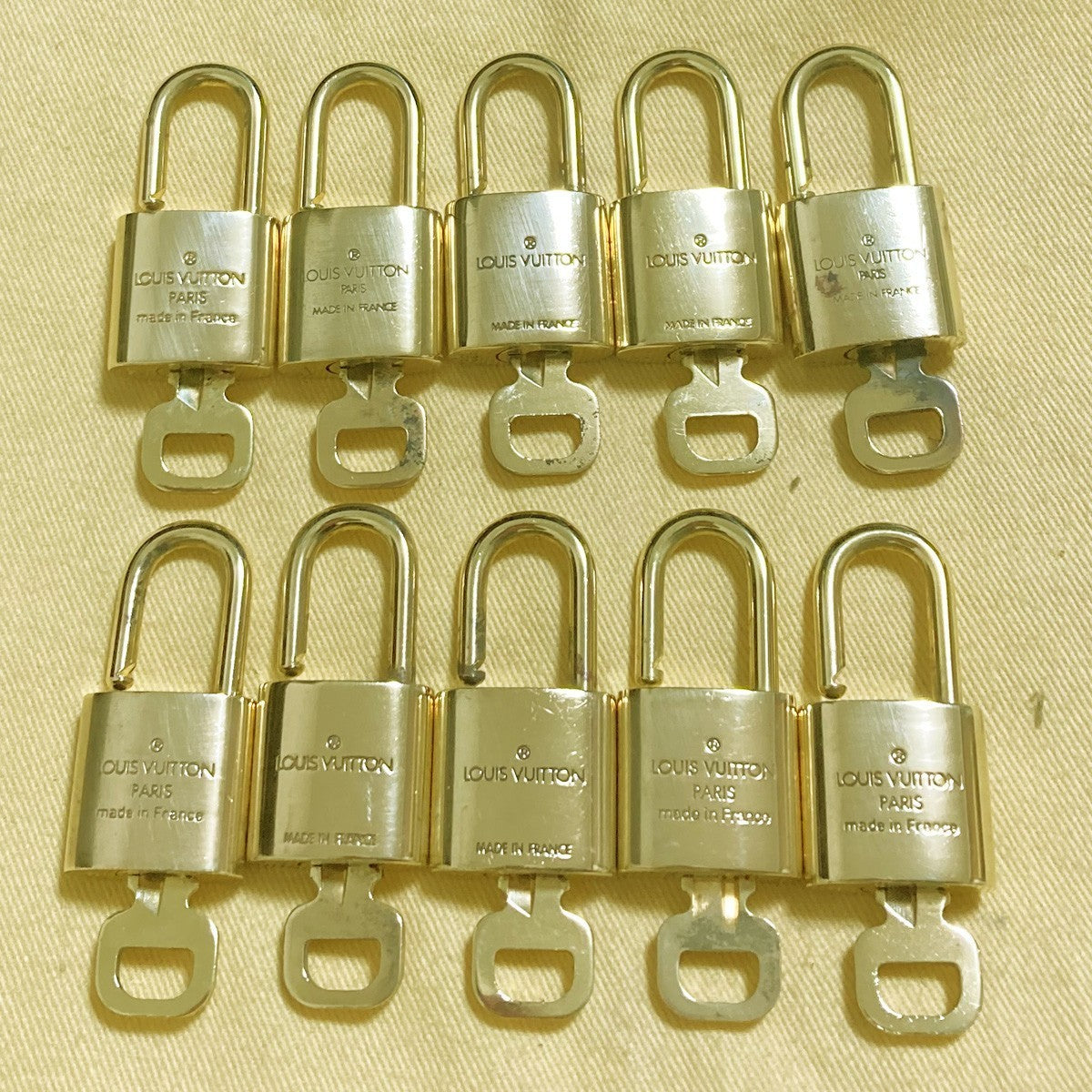 LOUIS VUITTON LV 10 SET PADLOCK KEY CHARM CADENA GOLD-PLATED FRANCE 30PDA298