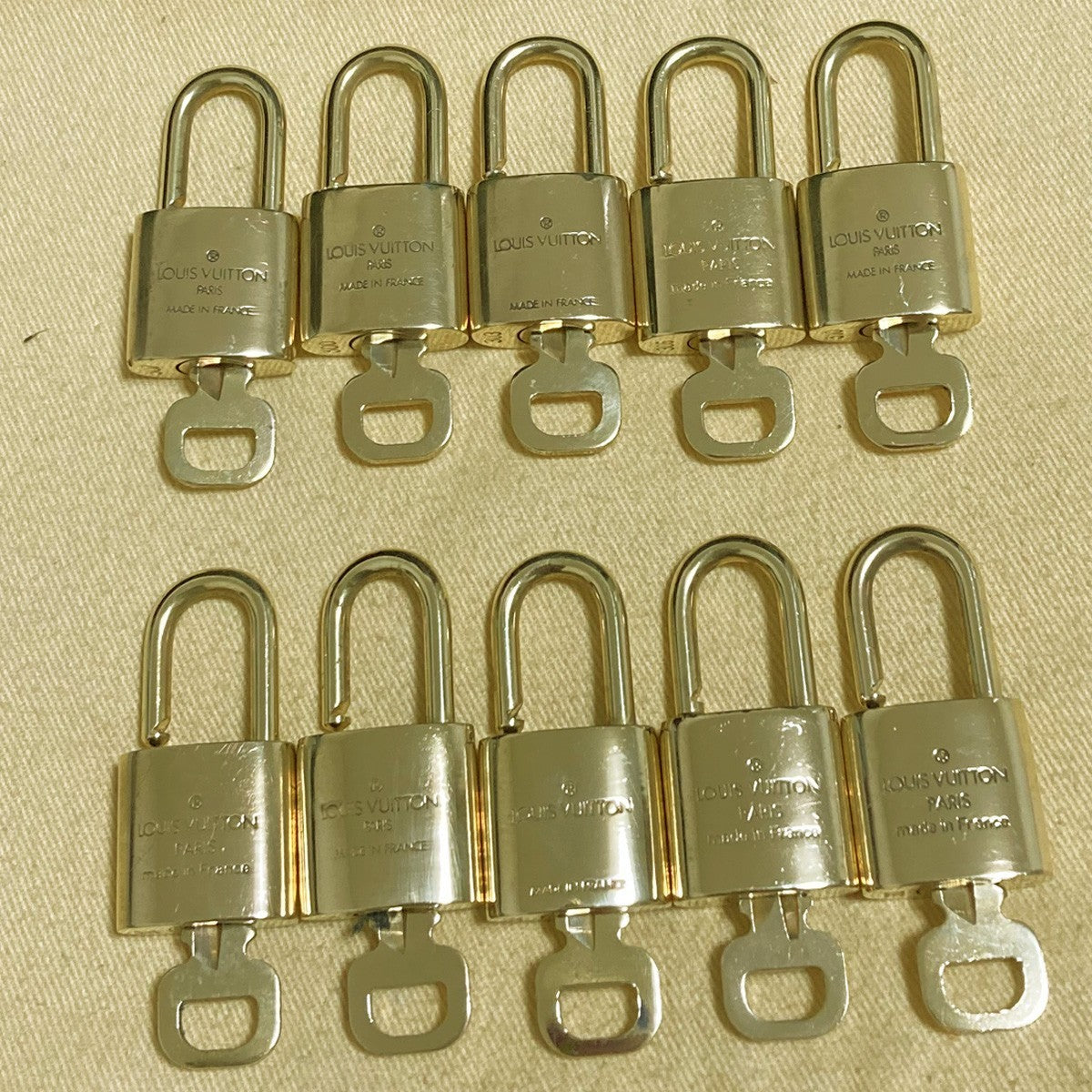 LOUIS VUITTON LV 10 SET PADLOCK KEY CHARM CADENA GOLD-PLATED FRANCE 31PDA265