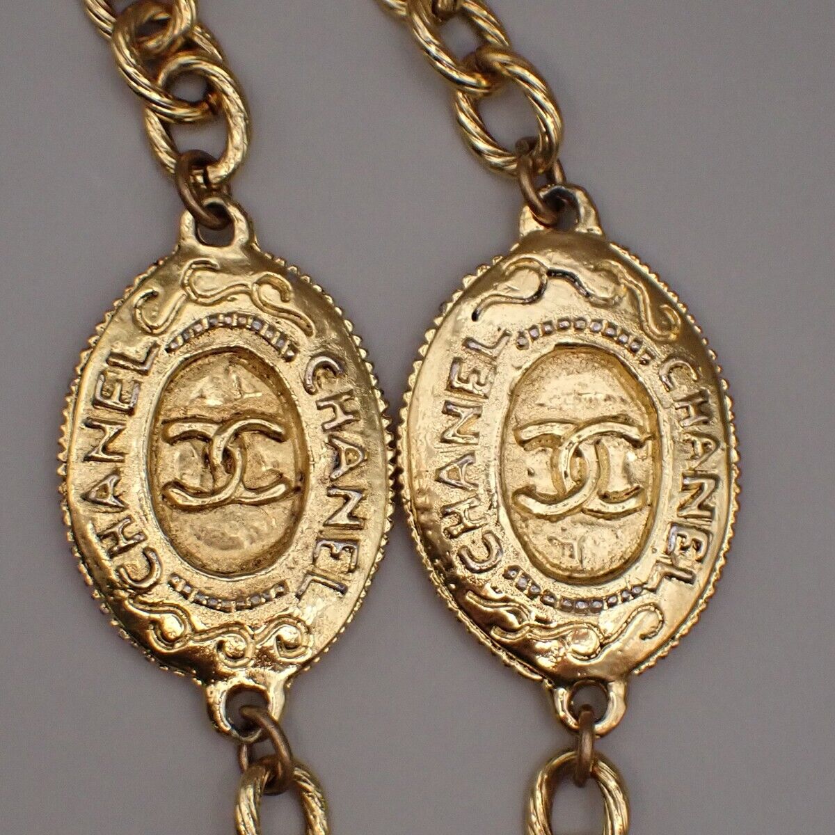 CHANEL CC Logo Medallion Round Pendant Chain Necklace Gold Accessory 12RK784