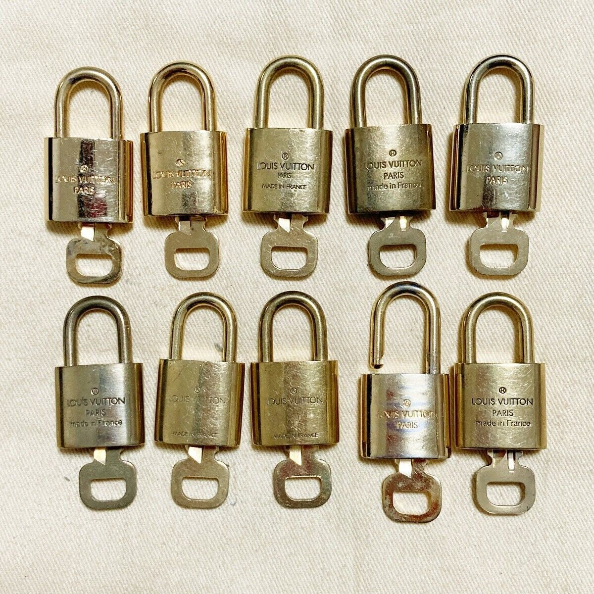 LOUIS VUITTON LV 10 SET PADLOCK KEY BAG CHARM CADENA GOLD PLATED FRANCE 39PDA063
