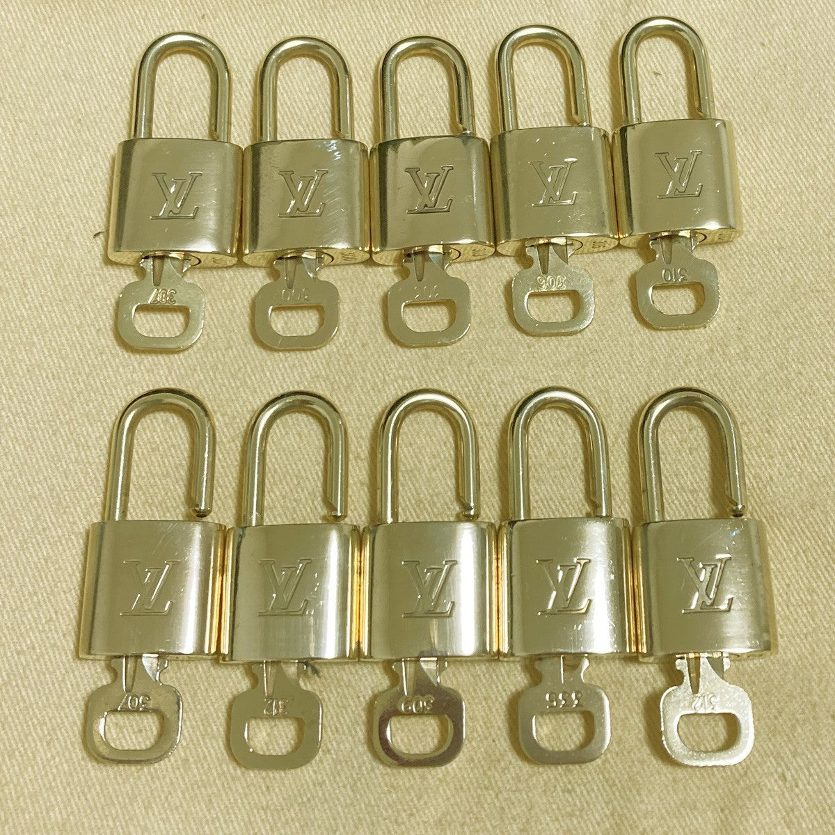LOUIS VUITTON LV 10 SET PADLOCK KEY CHARM CADENA GOLD-PLATED FRANCE 31PDA265
