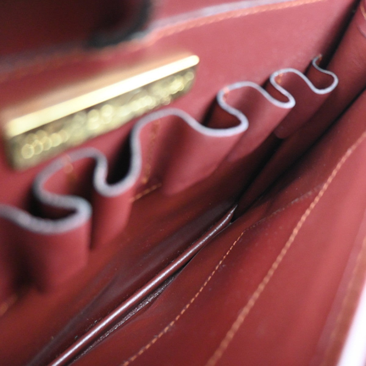 MUST DE CARTIER 2C Logo Crossbody Shoulder Bag Leather Red GHW 66CA367
