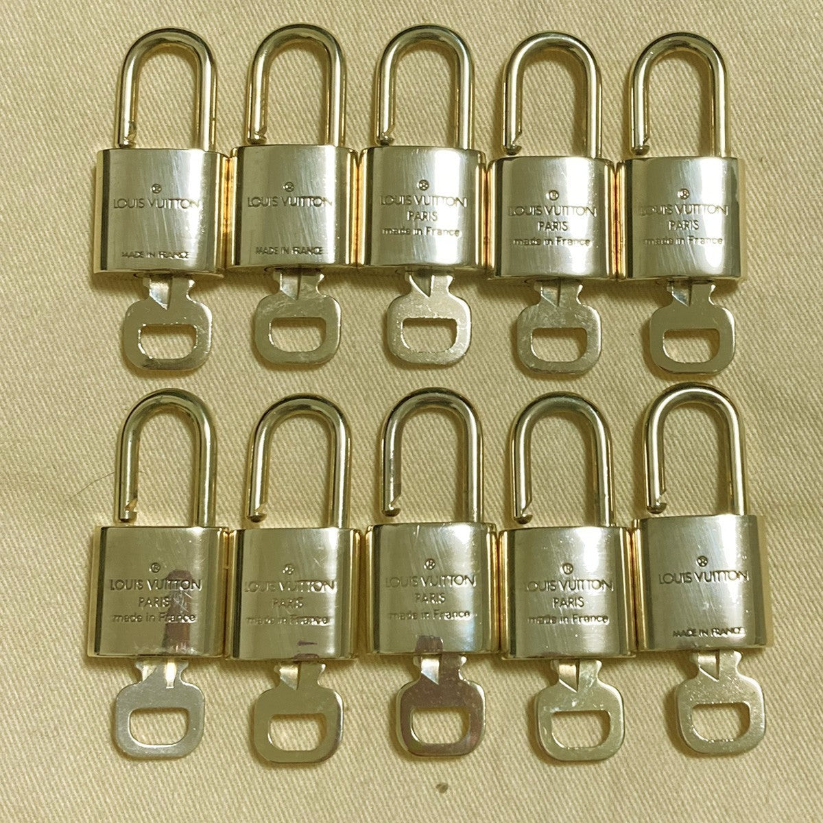 LOUIS VUITTON LV 10 SET PADLOCK KEY CHARM CADENA GOLD-PLATED FRANCE 62PDA259