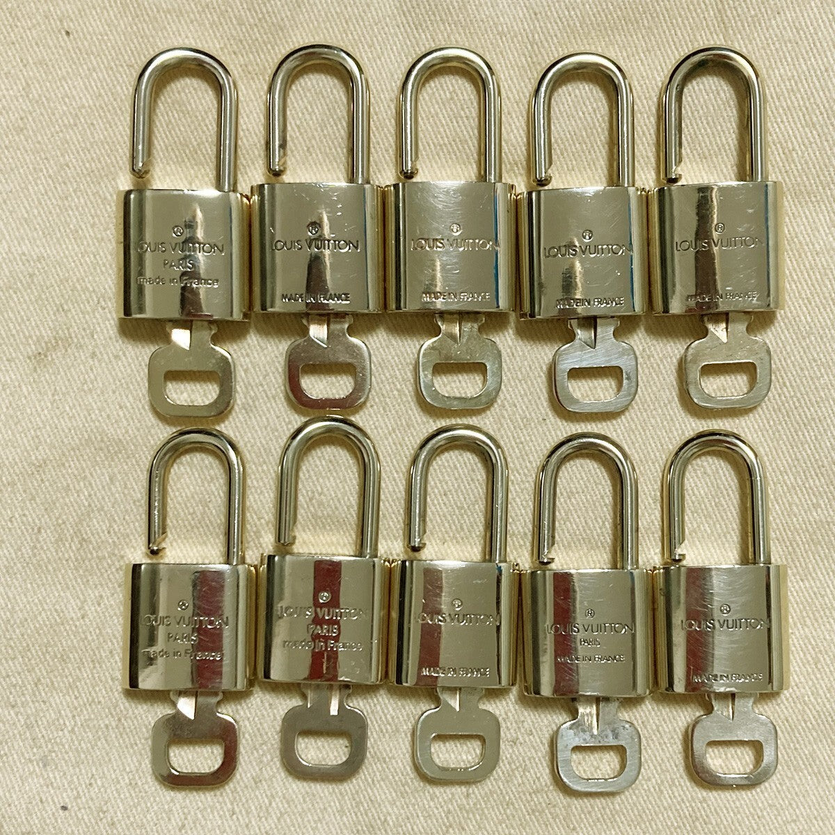 LOUIS VUITTON LV 10 SET PADLOCK KEY CHARM CADENA GOLD-PLATED FRANCE 31PDA180