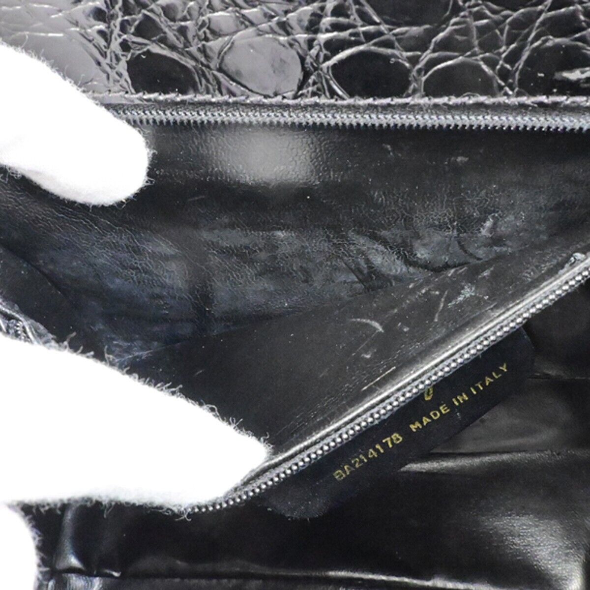SALVATORE FERRAGAMO Logo Vara Hand Bag Embossing Leather Black Gold 32FA281