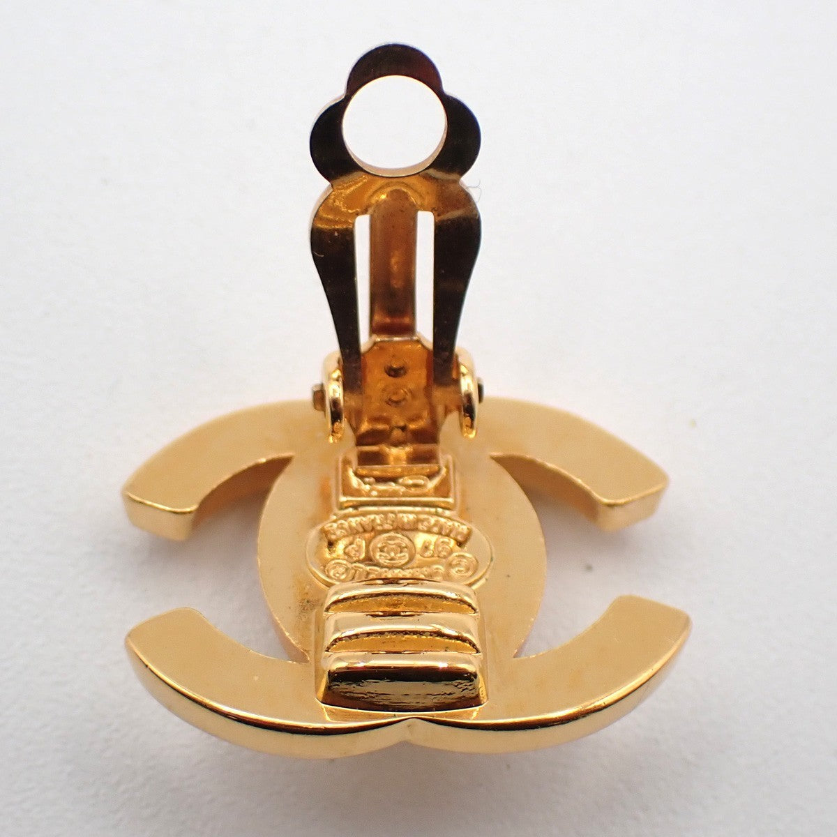 CHANEL CC Logo Button Earring 97P Clip-On Gold-Plated France Vintage 67CA564
