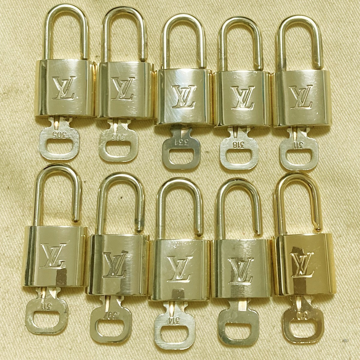 LOUIS VUITTON LV 10 SET PADLOCK KEY CHARM CADENA GOLD-PLATED FRANCE 62PDA204