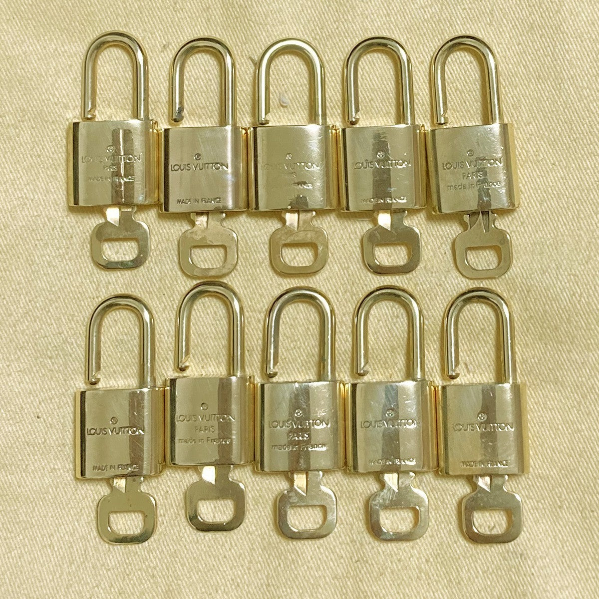 LOUIS VUITTON LV 10 SET PADLOCK KEY CHARM CADENA GOLD-PLATED FRANCE 61PDA247