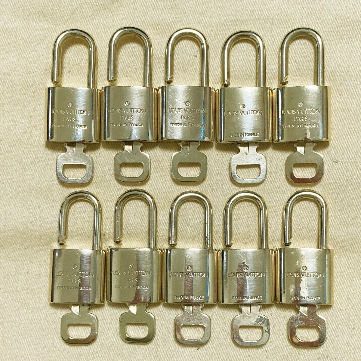 LOUIS VUITTON LV 10 SET PADLOCK CADENA KEY BAG CHARM GOLD PLATED FRANCE 33PDA123
