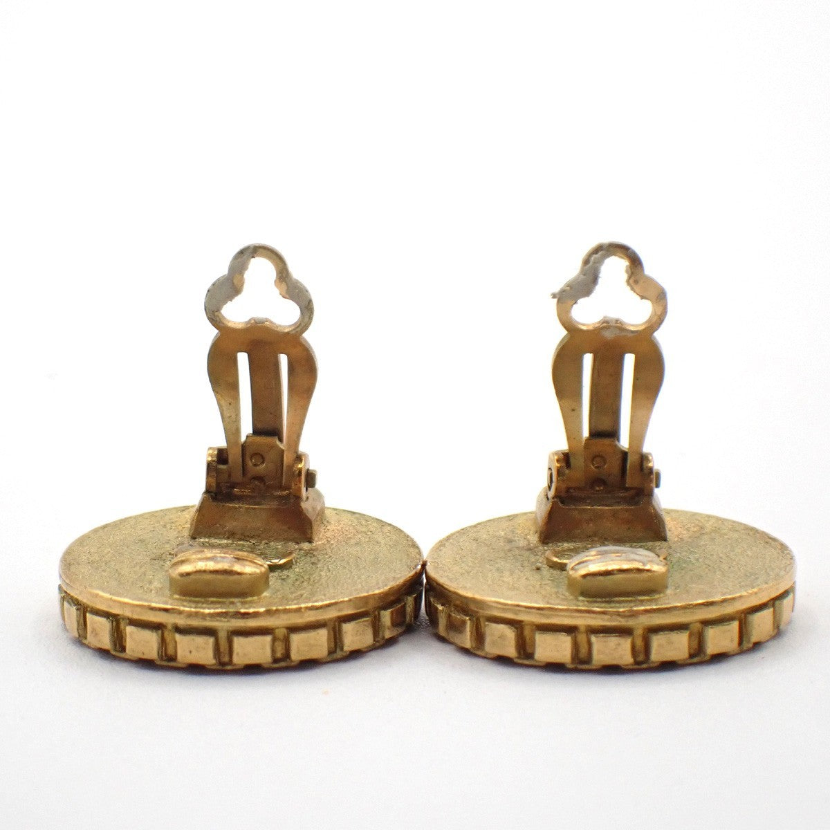 CHANEL CC Logo Round Button Earrings 95P Clip-On Gold GHW France Vintage 67RL677