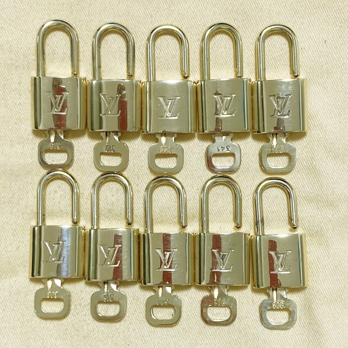 LOUIS VUITTON LV 10 SET PADLOCK KEY CHARM CADENA GOLD-PLATED FRANCE 39PDA162
