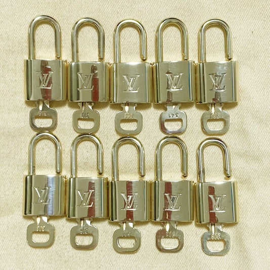 LOUIS VUITTON LV 10 SET PADLOCK KEY CHARM CADENA GOLD-PLATED FRANCE 39PDA162