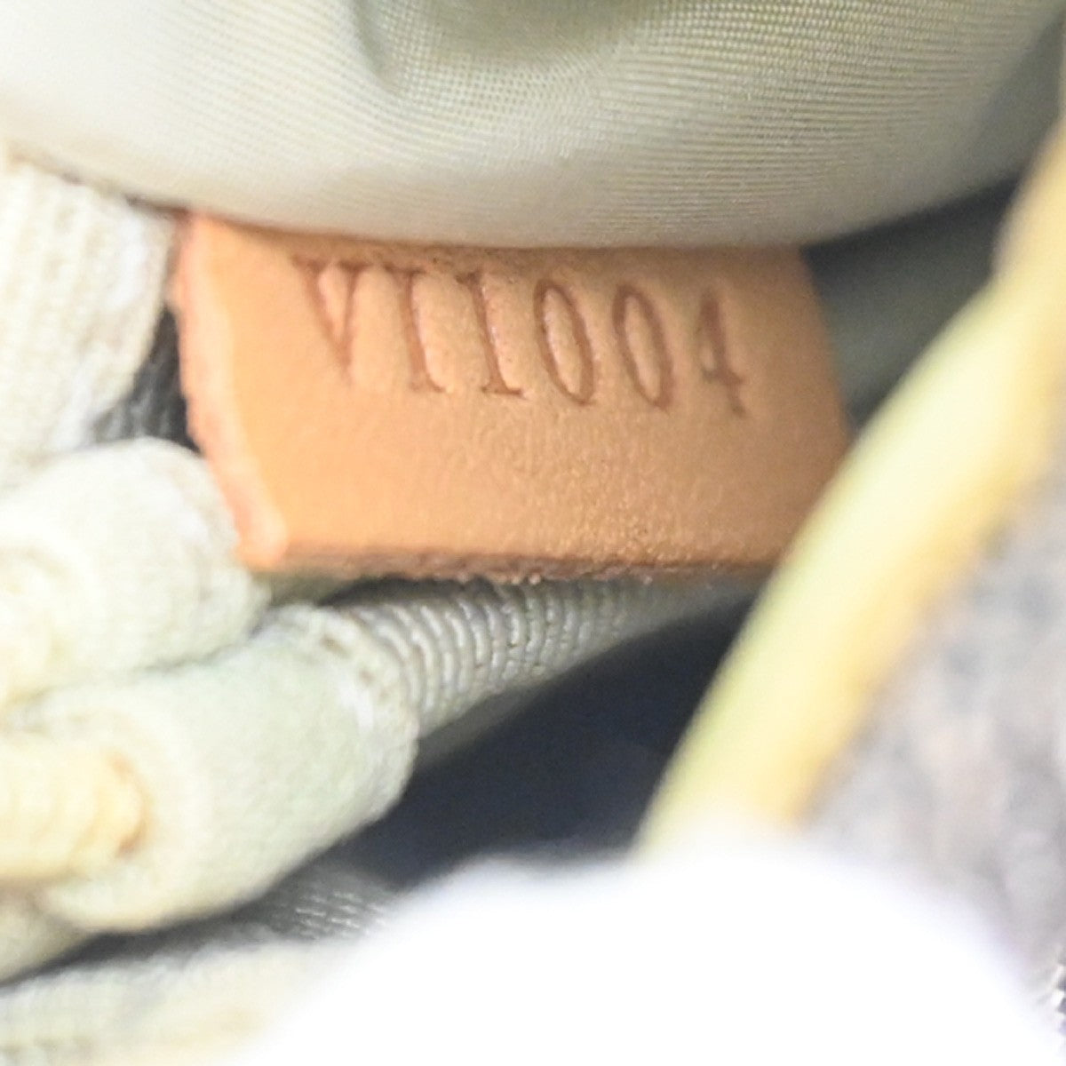 LOUIS VUITTON Messager Shoulder Bag Damier Geant Leather Khaki M93030 30KC618