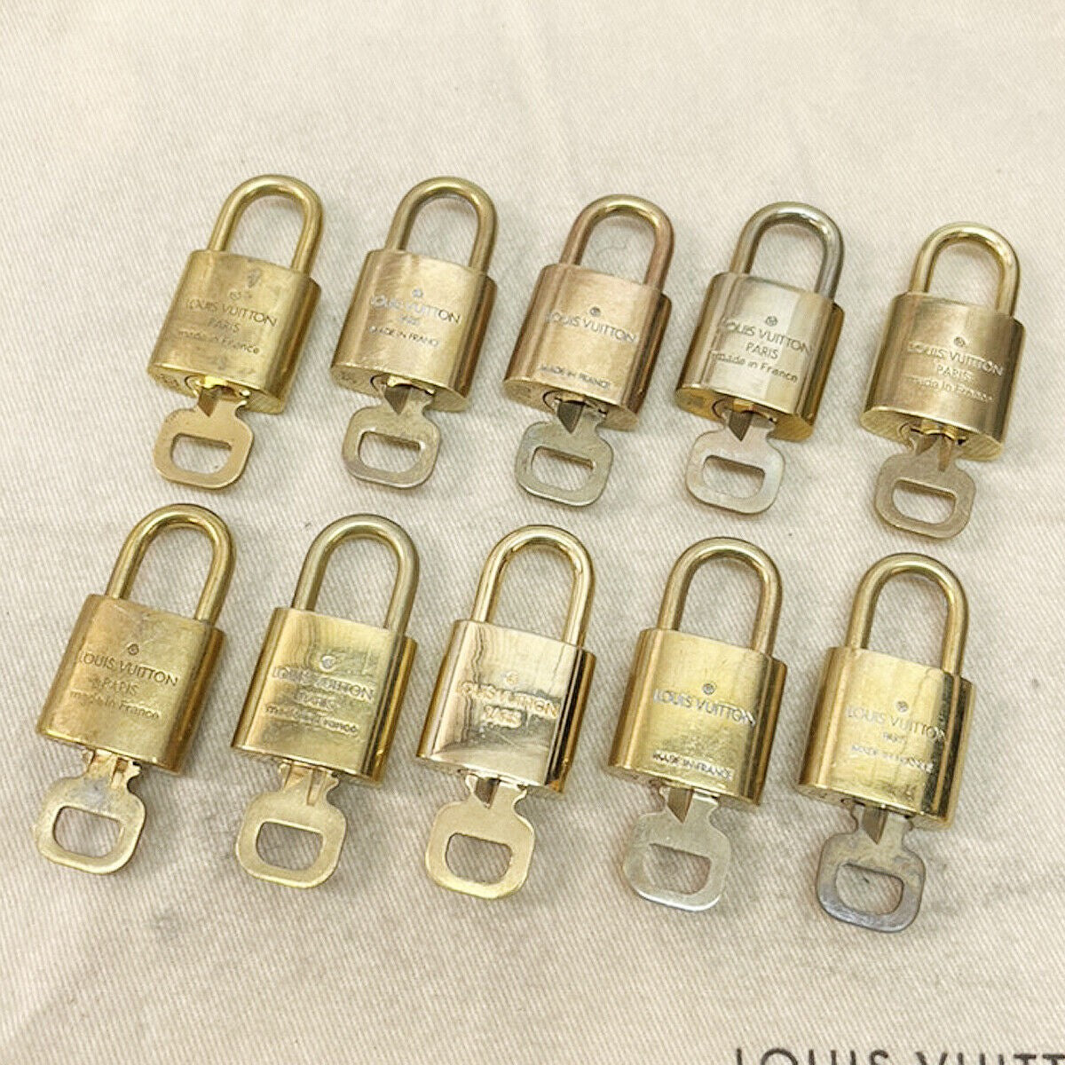 LOUIS VUITTON LV 10 SET PADLOCK KEY CHARM CADENA GOLD-PLATED FRANCE 36JF467