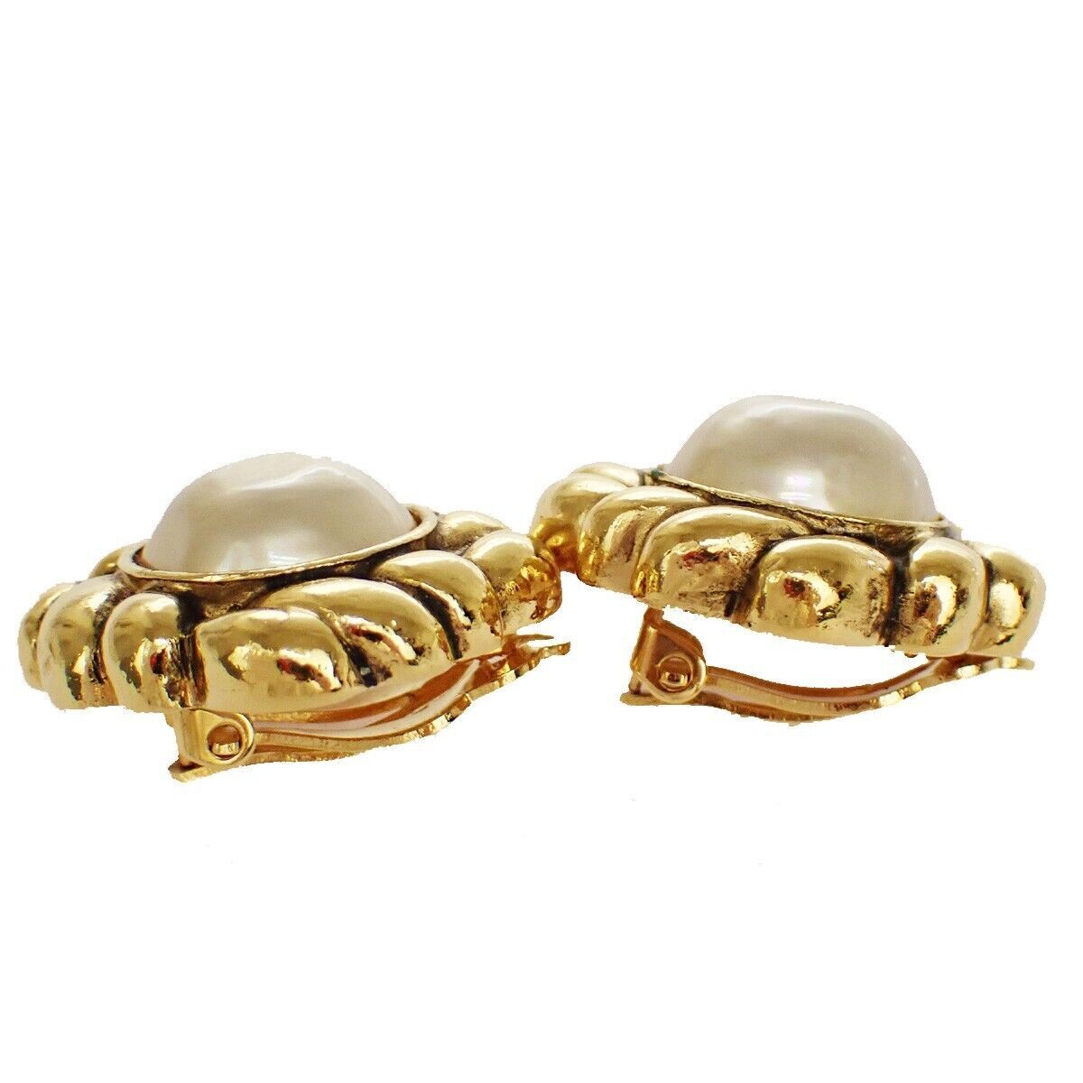 CHANEL Imitation Pearl Button Earrings Clip-On GHW France Vintage 33RH326