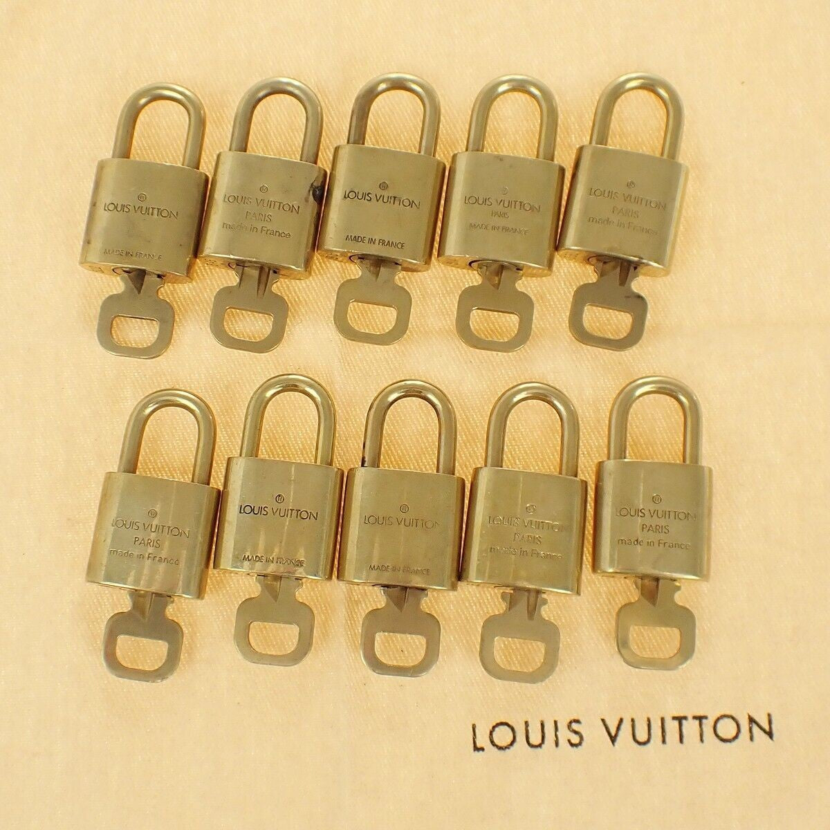 LOUIS VUITTON LV 10 SET PADLOCK KEY BAG CHARM CADENA GOLD PLATED FRANCE 35YE913