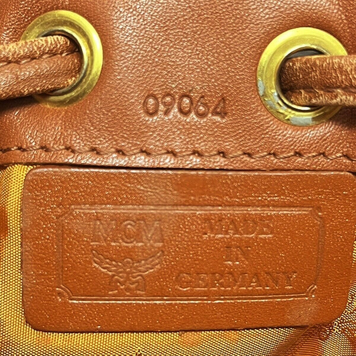 MCM Drawstring Shoulder Bag Leather Brown Gold Plated Made In Germany 68GA036